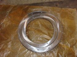 Crossed rolled bearing with external gear